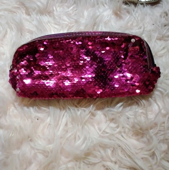 Color changing sequin makeup pouch - Picture 1 of 5